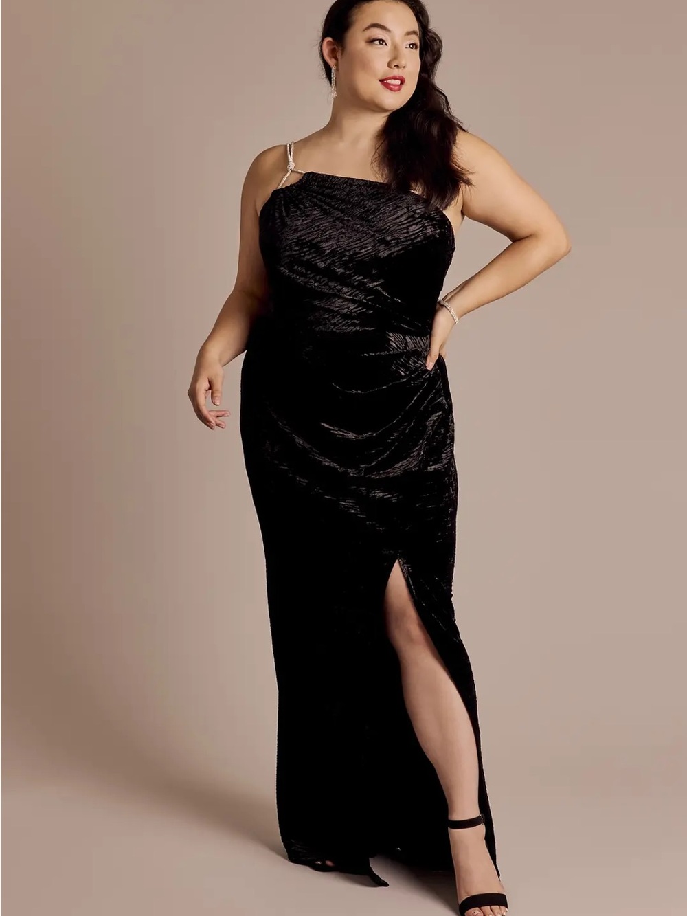 David’s Bridal - Crystal One-Shoulder Crushed Velvet Sheath Dress - Black / 20